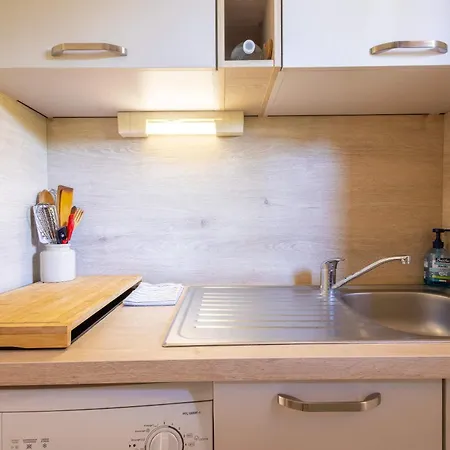 Ferienhaus Pavillon Independant Pour 6 Personnes Dans Securisee Avec Piscine *