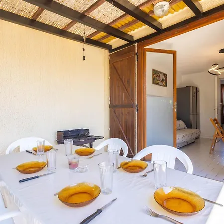 Ferienhaus Pavillon Independant Pour 6 Personnes Dans Securisee Avec Piscine *