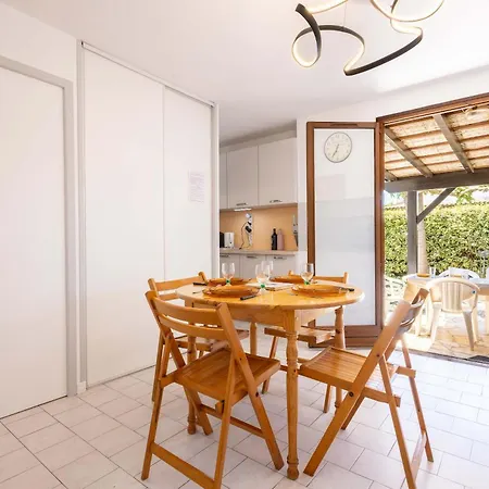 Pavillon Independant Pour 6 Personnes Dans Securisee Avec Piscine *