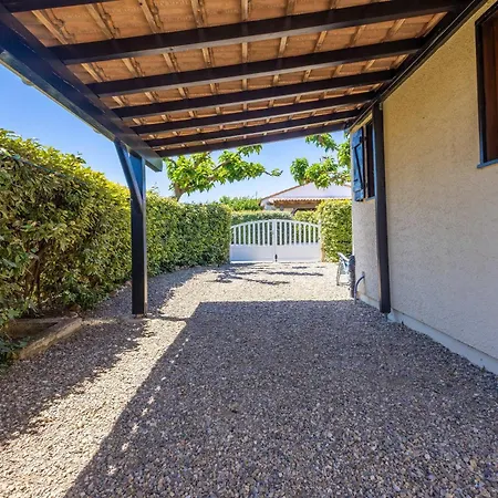 Pavillon Independant Pour 6 Personnes Dans Securisee Avec Piscine